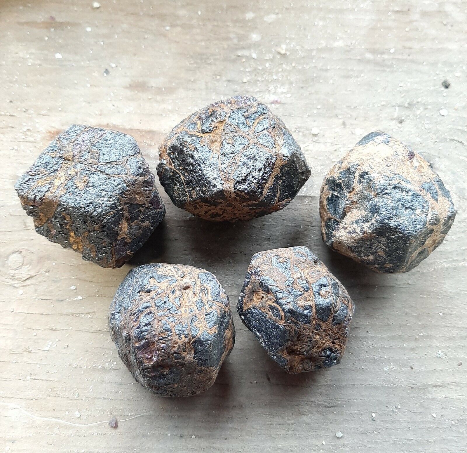 Rare 1pound 1ounce Huckleberry Star Garnet Crystals Lot